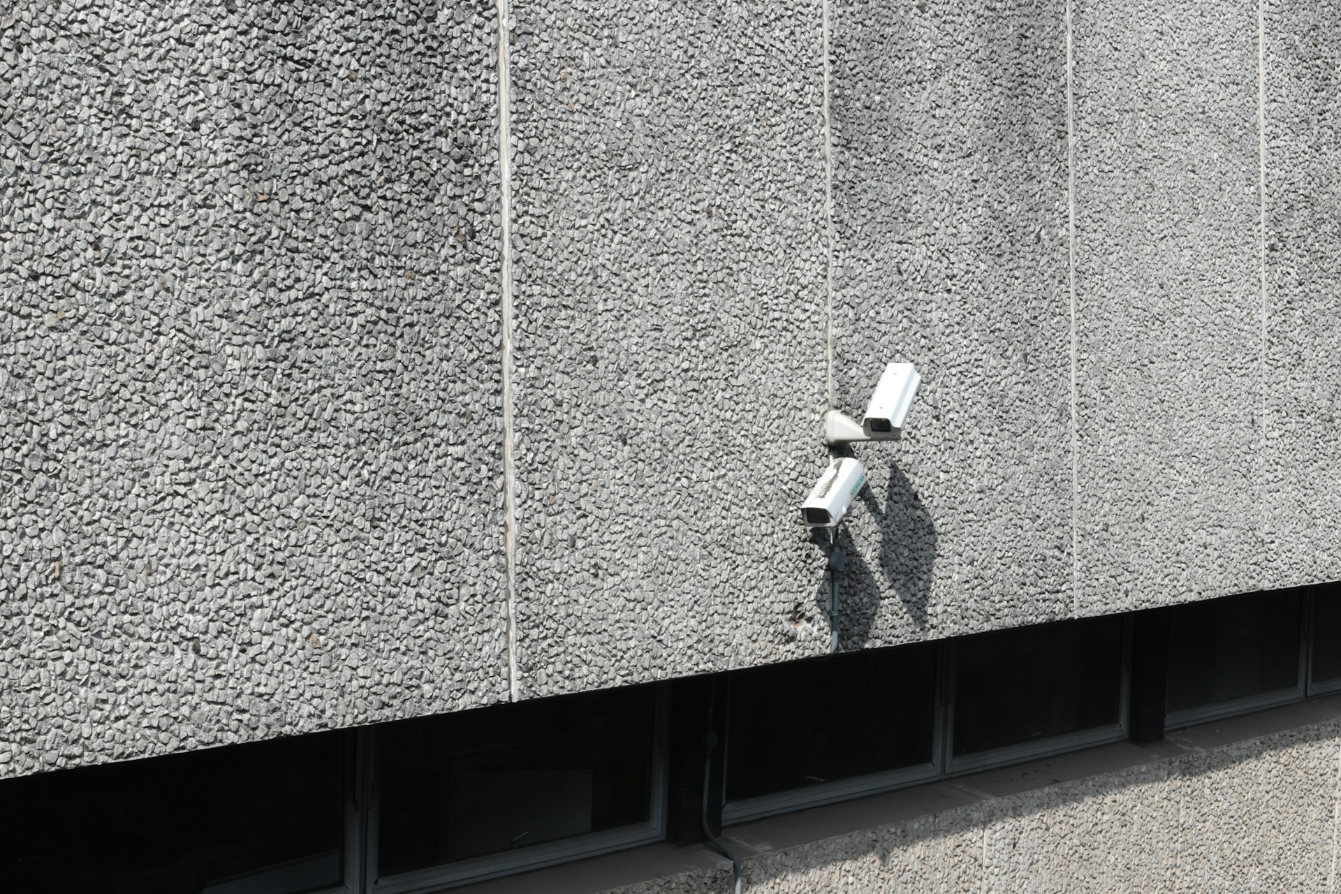 Whether you're planning a grand event at Gandhi Maidan, managing a construction site in Rajendra Nagar, or simply securing your home or shop in Boring Road, you deserve dependable surveillance. But why invest in expensive camera systems for short-term use? With CCTV Camera On Rent Patna, you get high-performance, plug-and-play surveillance systems—without the burden of ownership. We deliver affordable CCTV camera rental services across Patna, tailored for events, construction projects, business setups, or emergency security needs.