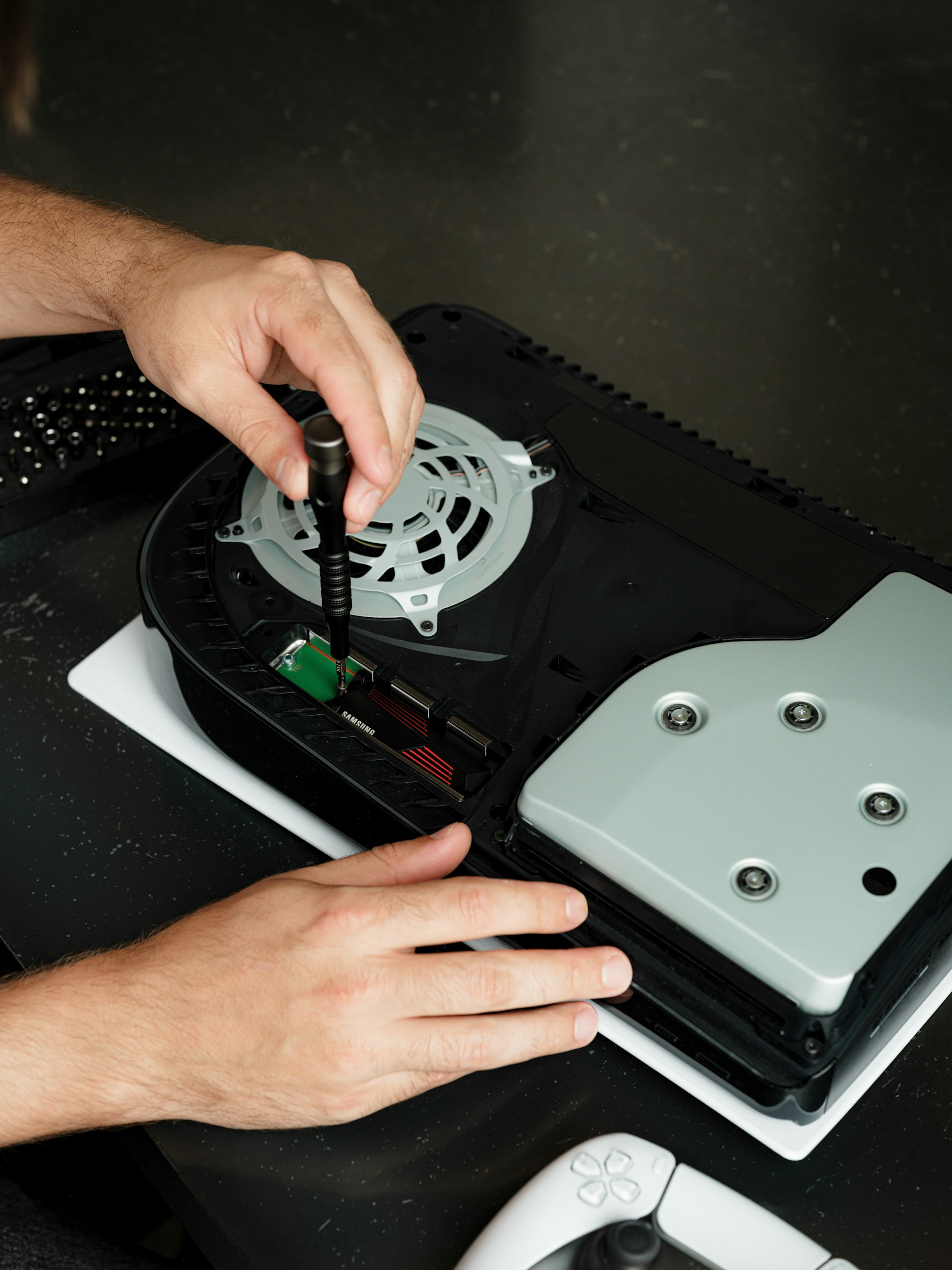 Wondering if you can use your external hard disk for CCTV recording? Learn the pros, cons, compatibility factors, and expert recommendations for reliable CCTV storage.